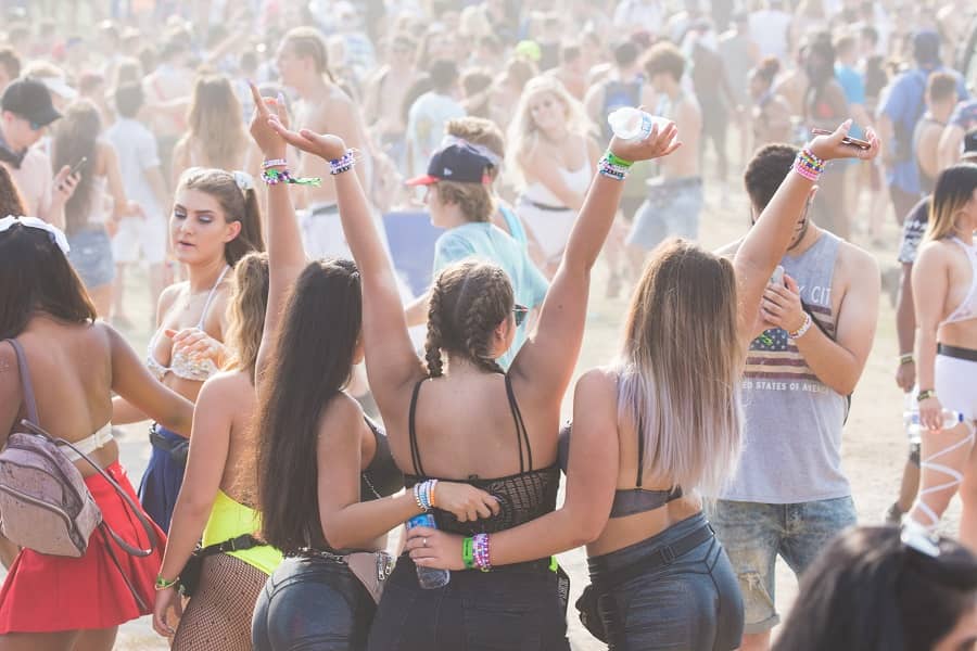 4 outfits for festivals: how to dress comfortably and in style